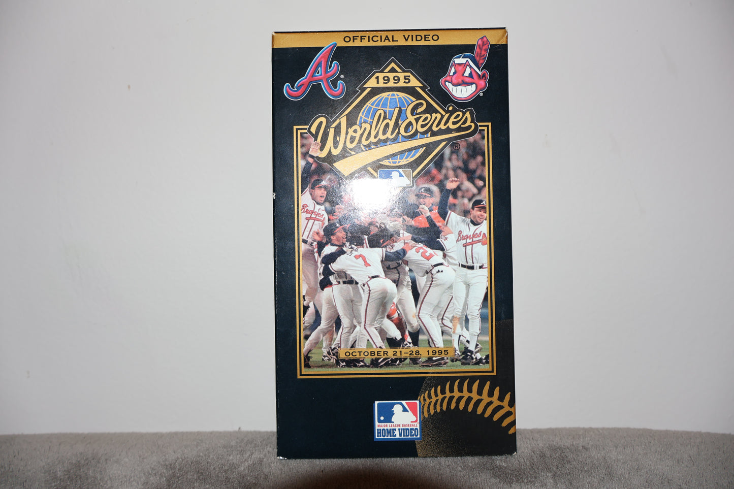 ATLANTA BRAVES DELUXE VINTAGE BUNDLE 1992 DIAMOND RUSSELL JERSEY SHIRT EDITION 1995 VIDEO VHS