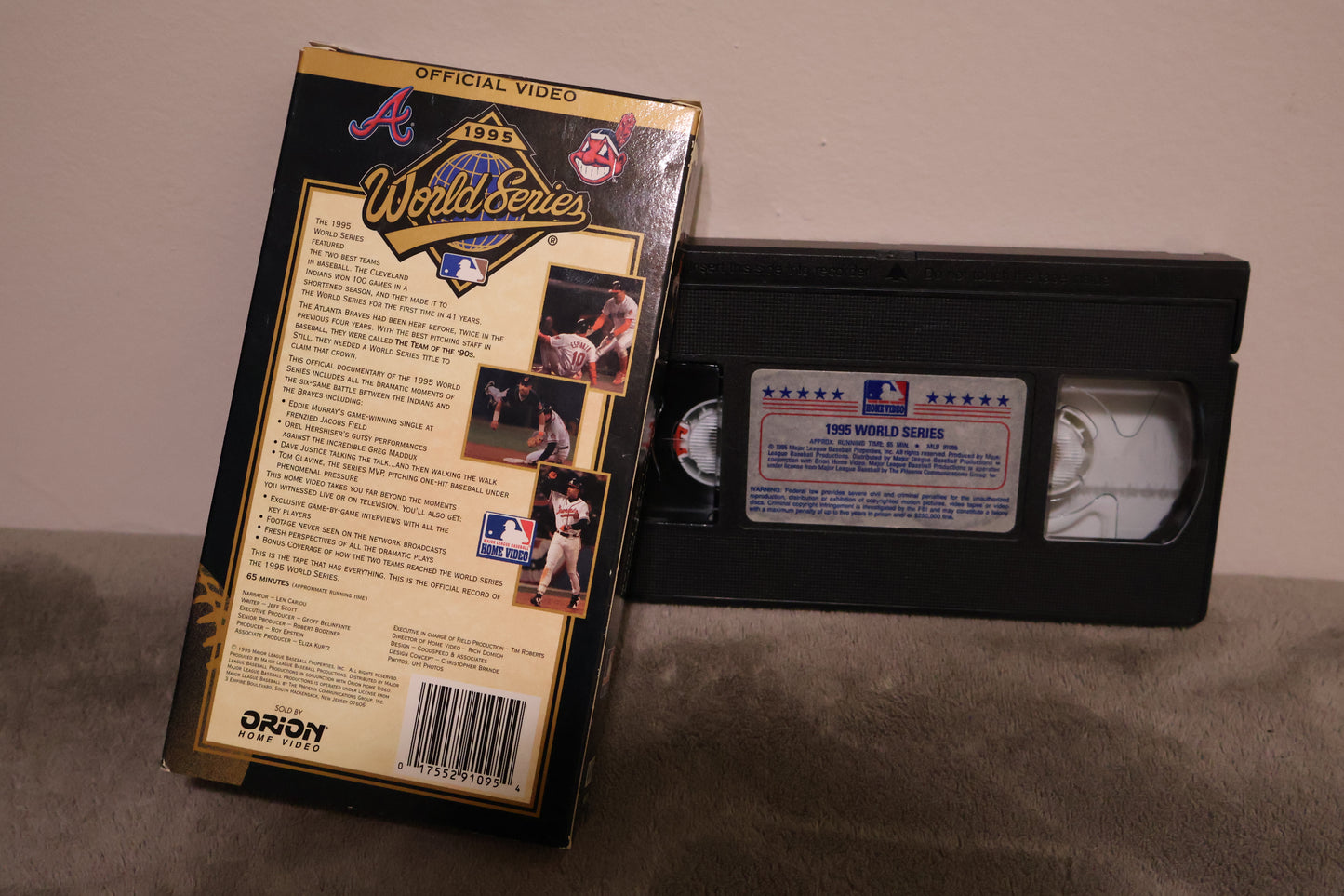 ATLANTA BRAVES DELUXE VINTAGE BUNDLE 1992 DIAMOND RUSSELL JERSEY SHIRT EDITION 1995  VIDEO VHS