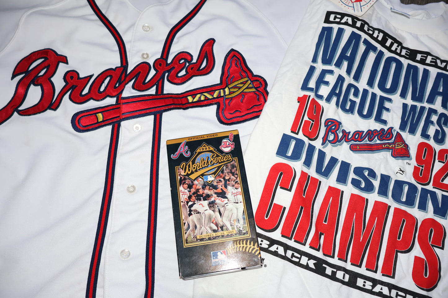 ATLANTA BRAVES DELUXE VINTAGE BUNDLE 1992 DIAMOND RUSSELL JERSEY SHIRT EDITION 1995  VIDEO VHS